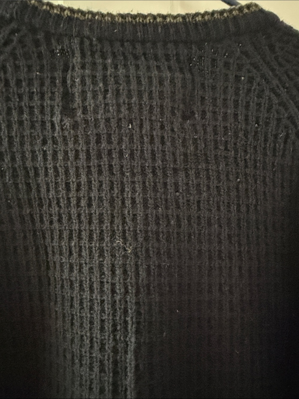 Abercrombie & Fitch Men’s Navy Waffle Knit Crewneck Sweater with Olive Trim - Picture 7 of 7